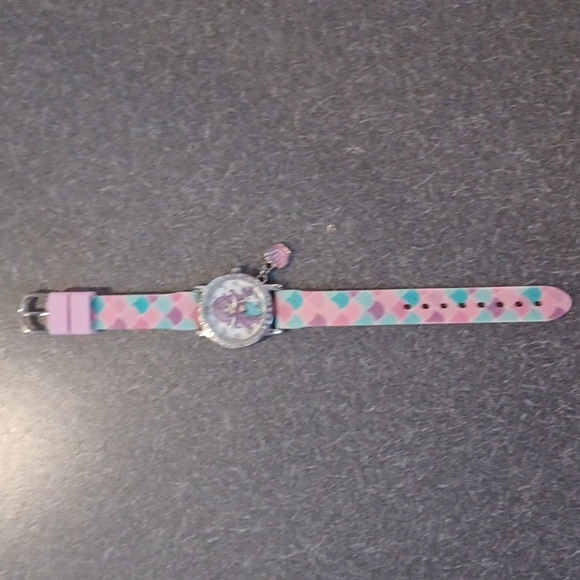 Cute mermaid watch for girls from 4 to 9 years old. - Picture 6 of 10